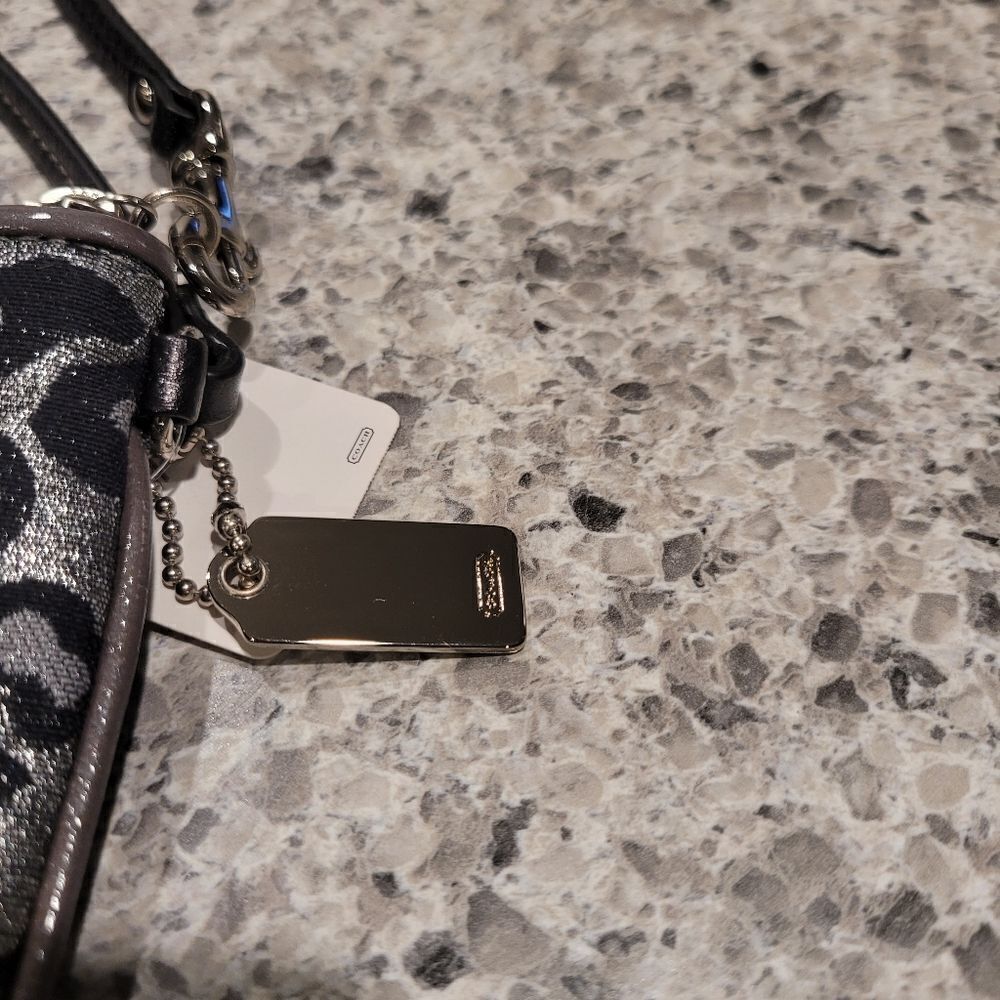 Coach Wristlet Leopard Print Silver Gray Sparkle New - Picture 5 of 5